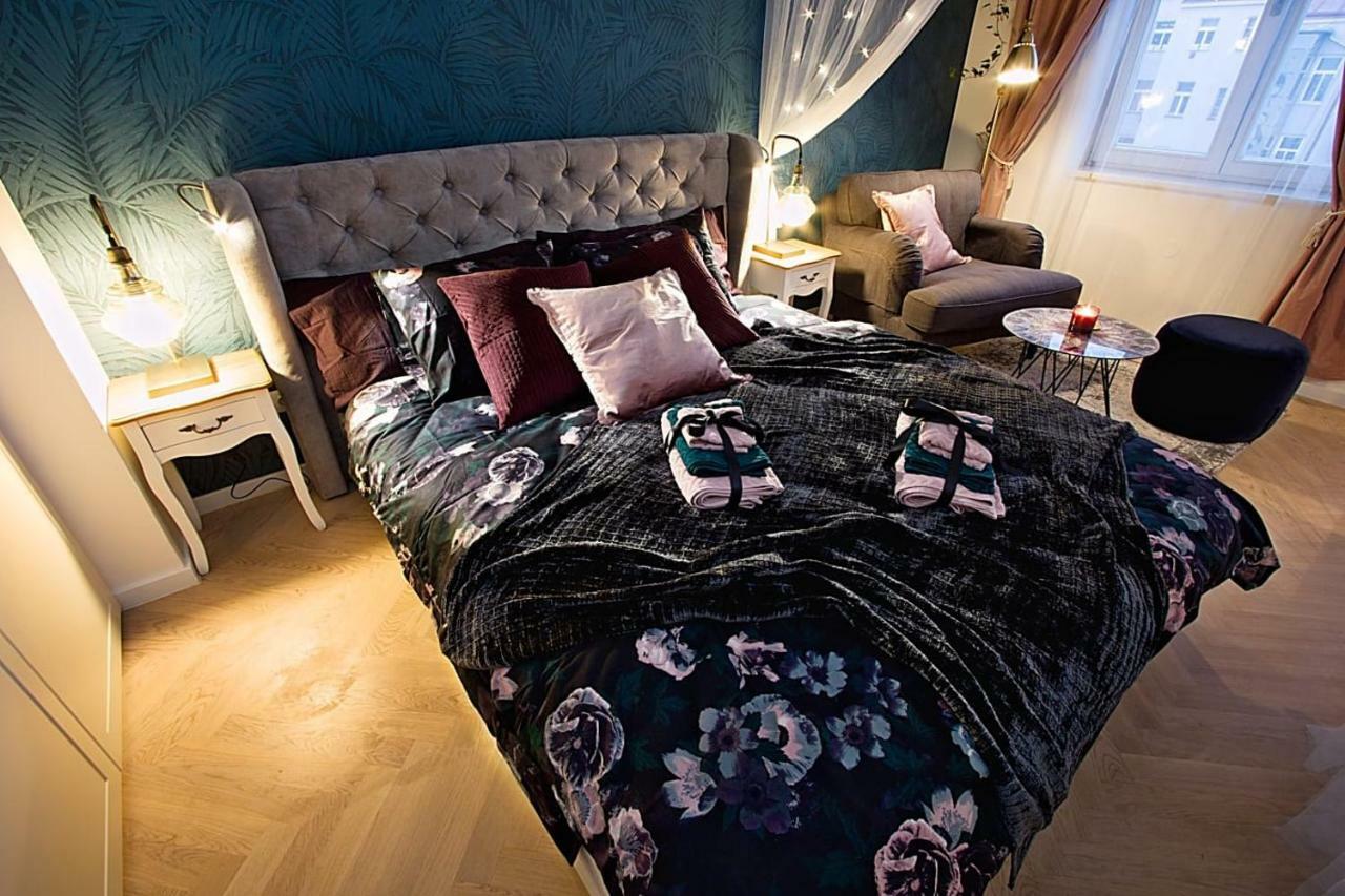 Romantic Designer Daire Prag